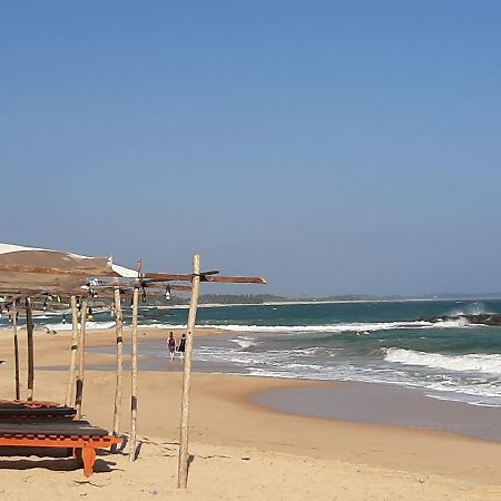 Lobster Beach Hotel Tangalle Buitenkant foto