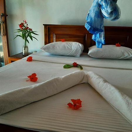 Lobster Beach Hotel Tangalle Buitenkant foto