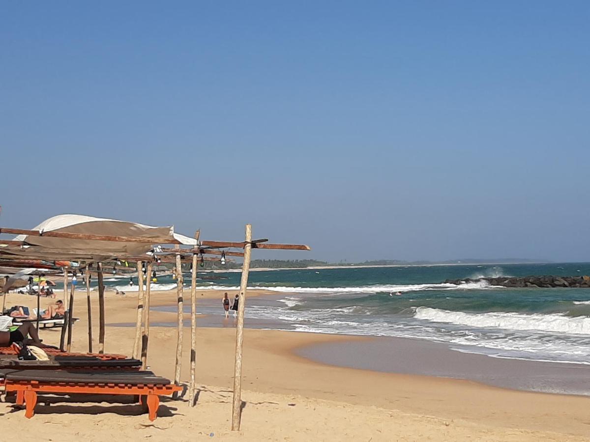 Lobster Beach Hotel Tangalle Buitenkant foto