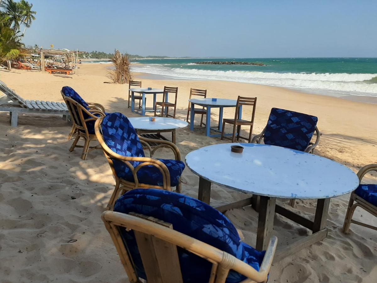 Lobster Beach Hotel Tangalle Buitenkant foto