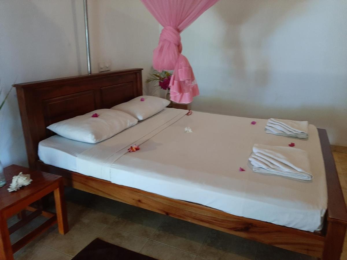 Lobster Beach Hotel Tangalle Buitenkant foto