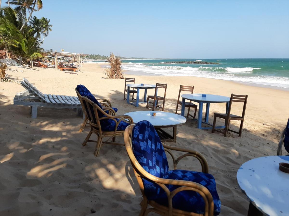 Lobster Beach Hotel Tangalle Buitenkant foto