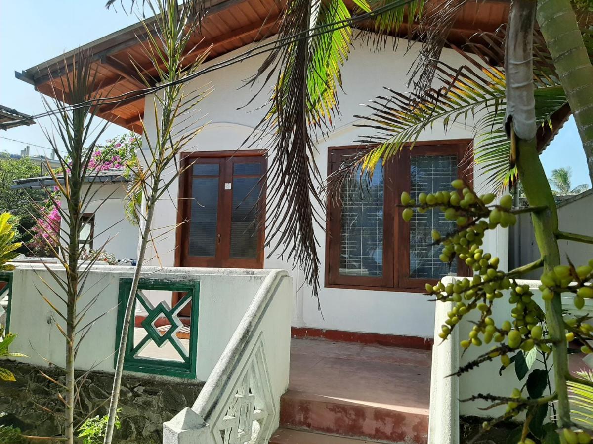 Lobster Beach Hotel Tangalle Buitenkant foto