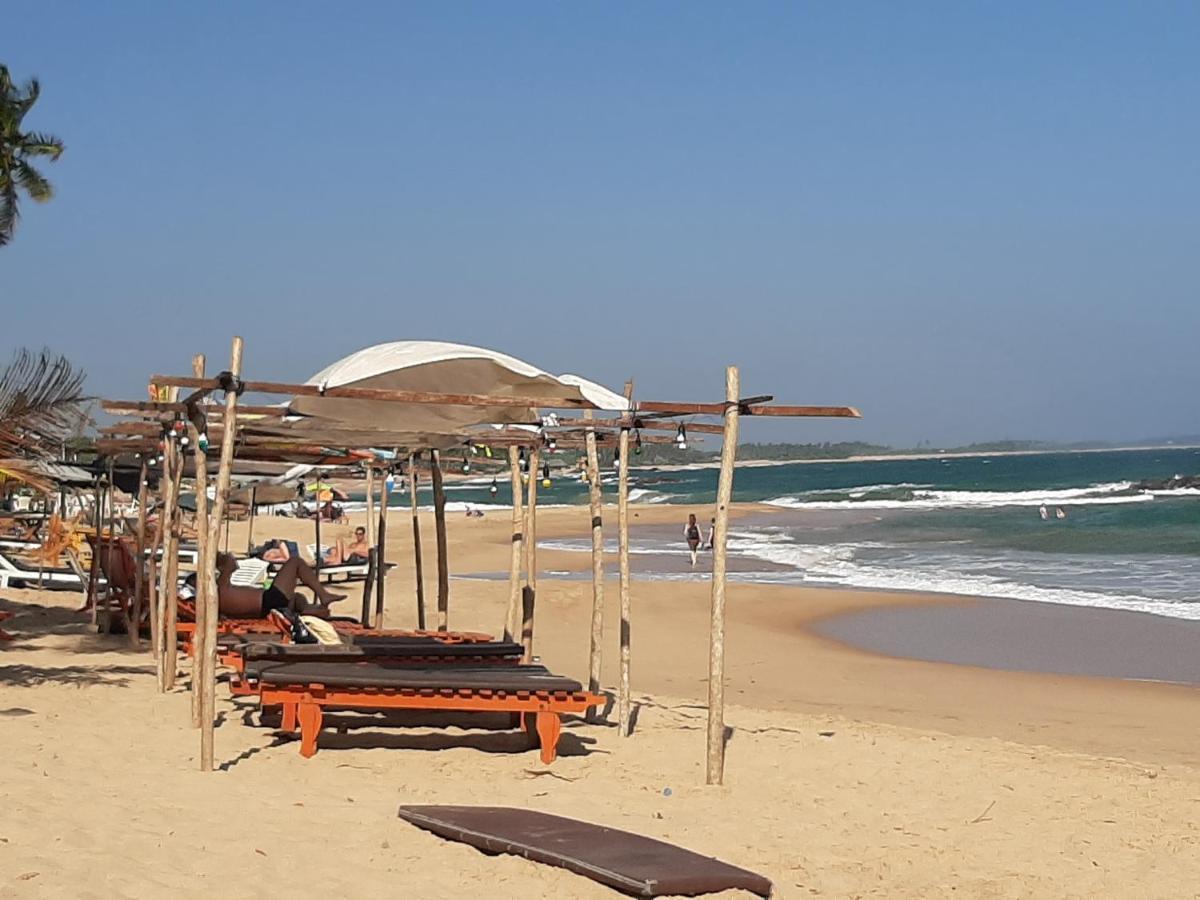 Lobster Beach Hotel Tangalle Buitenkant foto