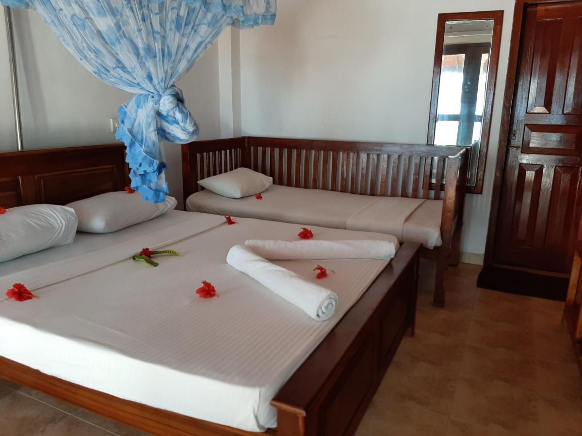 Lobster Beach Hotel Tangalle Buitenkant foto