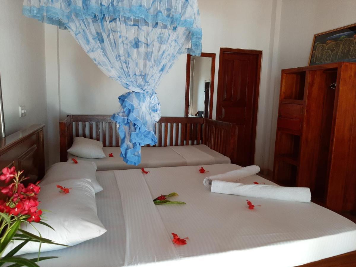 Lobster Beach Hotel Tangalle Buitenkant foto