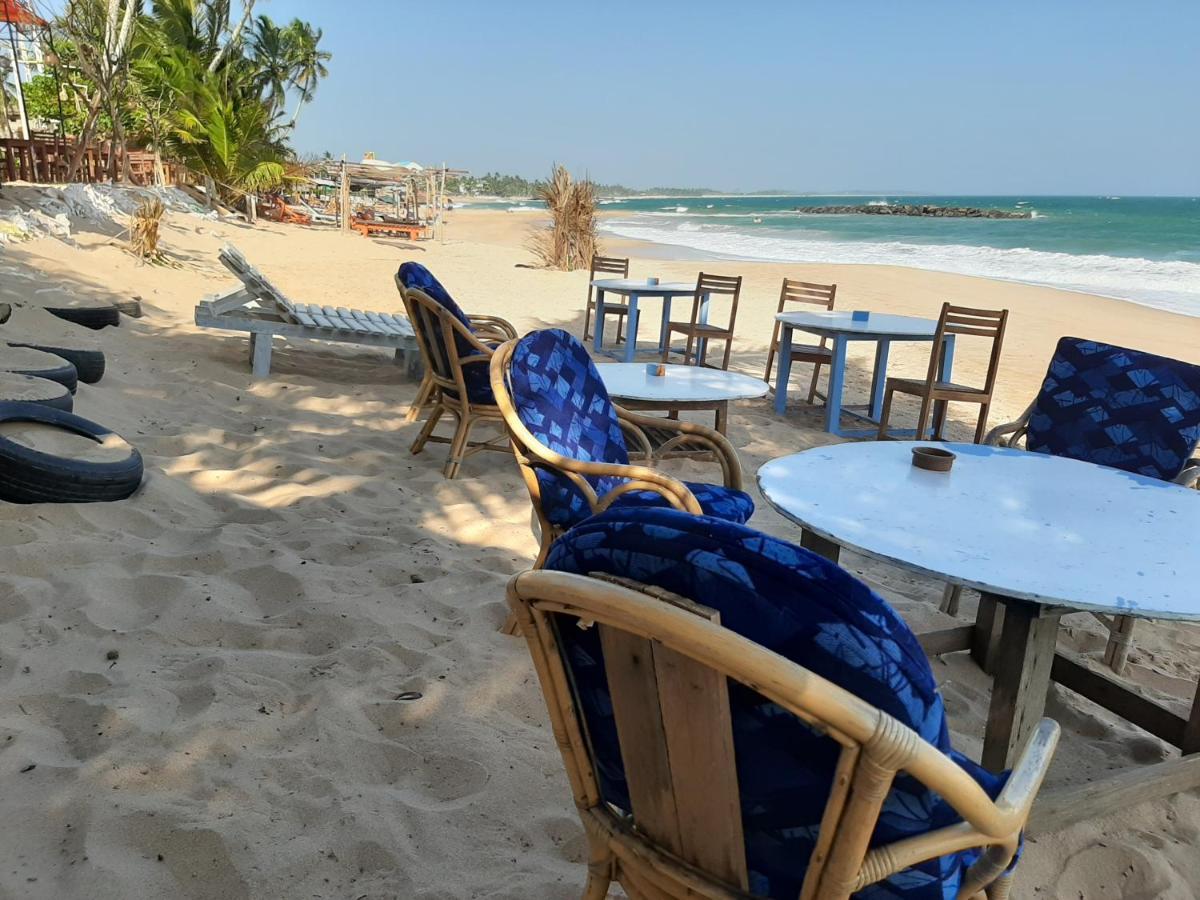 Lobster Beach Hotel Tangalle Buitenkant foto
