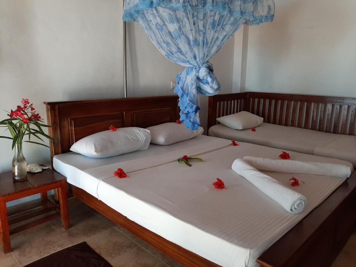 Lobster Beach Hotel Tangalle Buitenkant foto