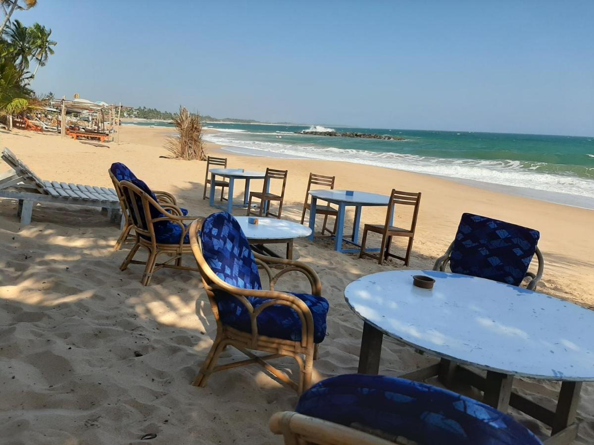Lobster Beach Hotel Tangalle Buitenkant foto