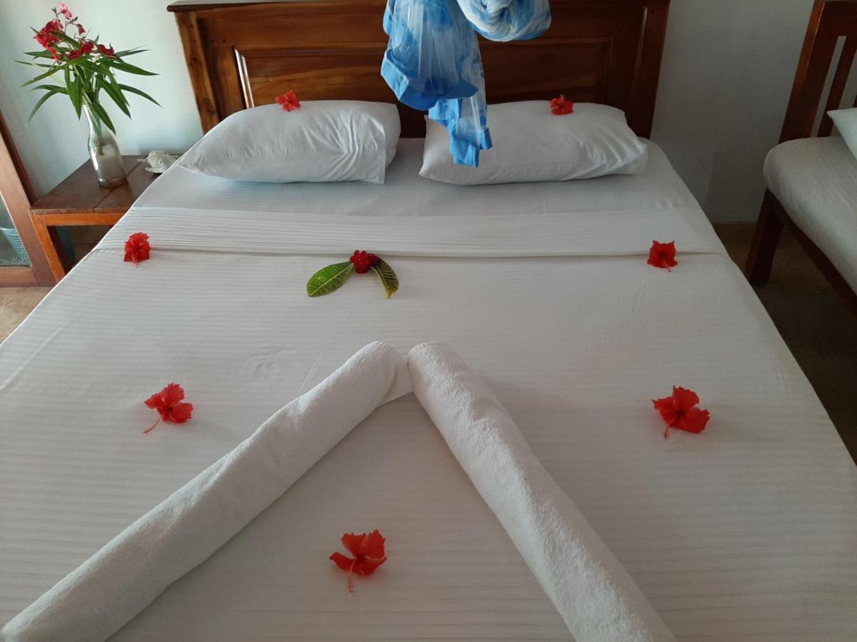 Lobster Beach Hotel Tangalle Buitenkant foto