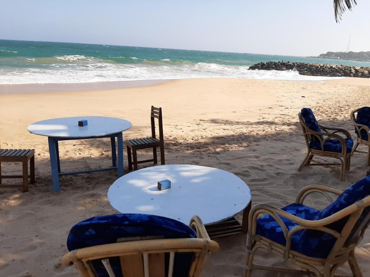 Lobster Beach Hotel Tangalle Buitenkant foto