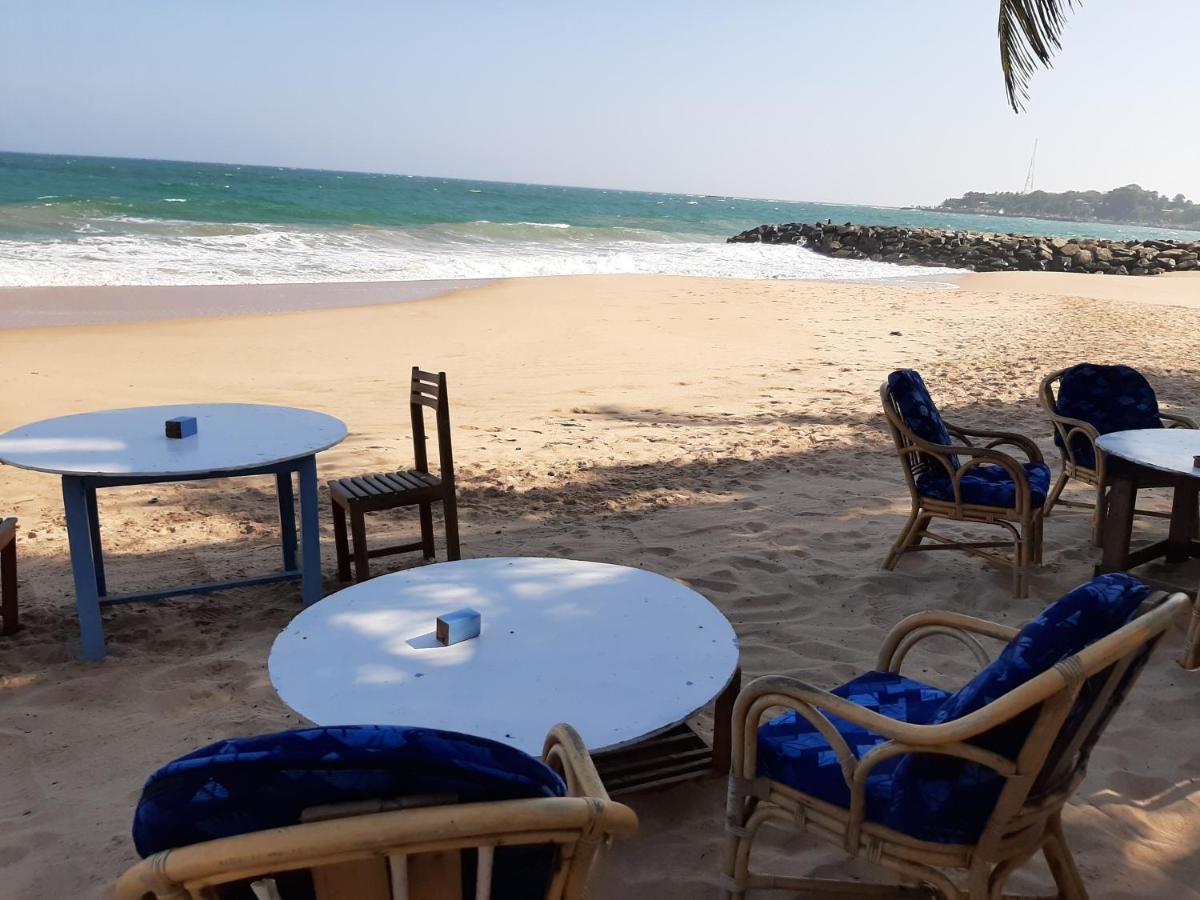 Lobster Beach Hotel Tangalle Buitenkant foto