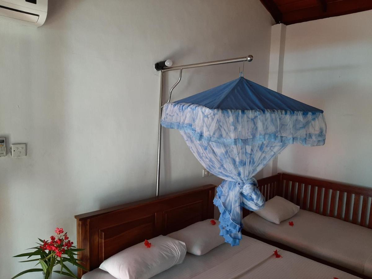Lobster Beach Hotel Tangalle Buitenkant foto