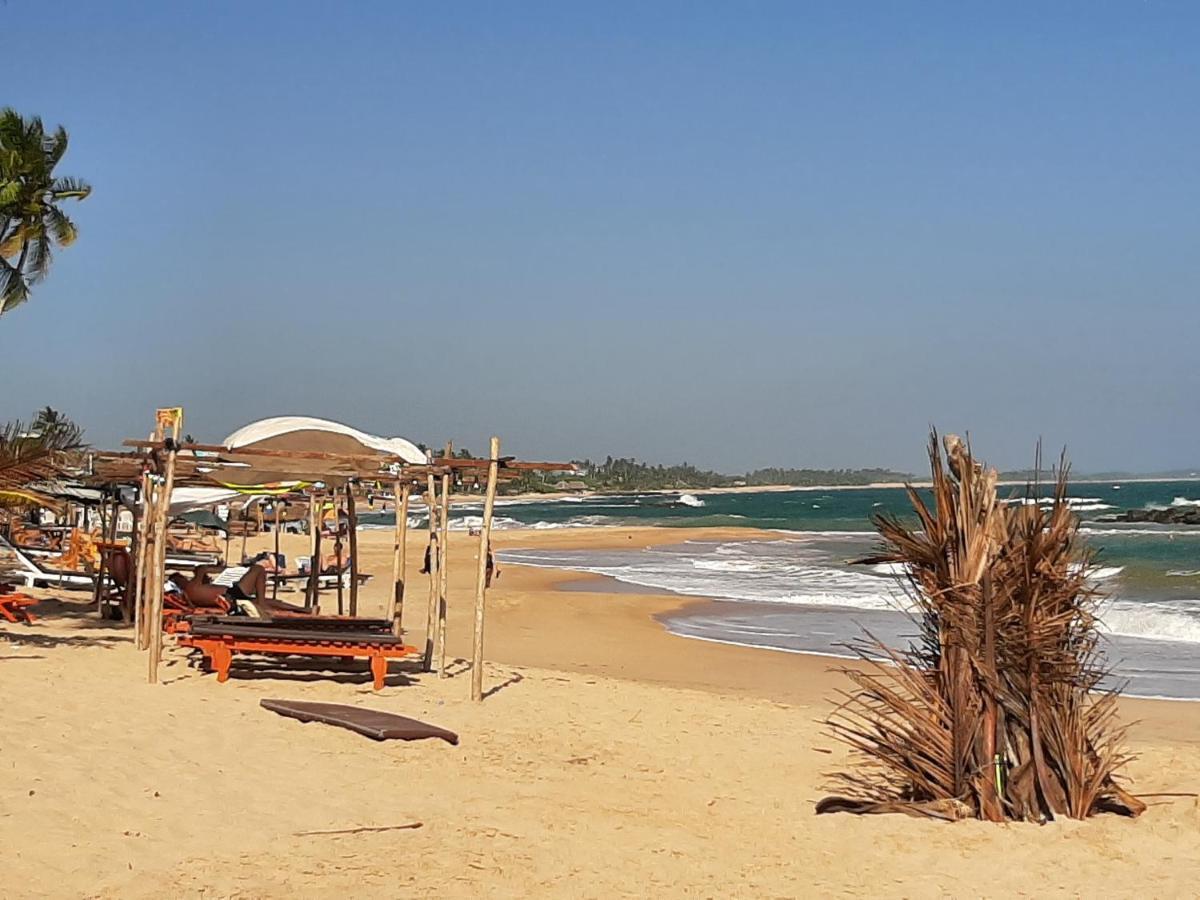 Lobster Beach Hotel Tangalle Buitenkant foto