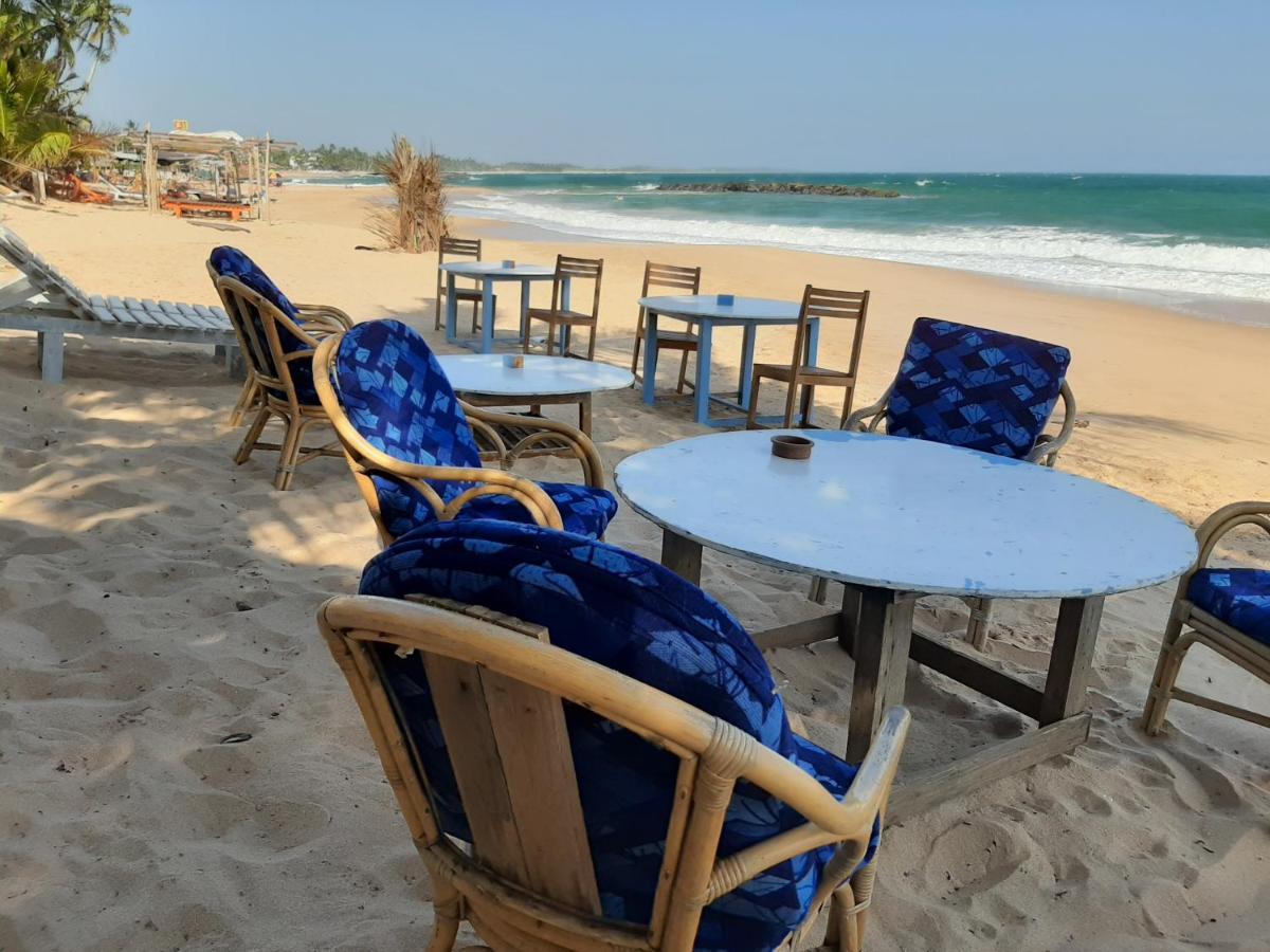 Lobster Beach Hotel Tangalle Buitenkant foto